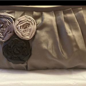 Express Gray satin clutch with 3 small rosebuds 🌹
